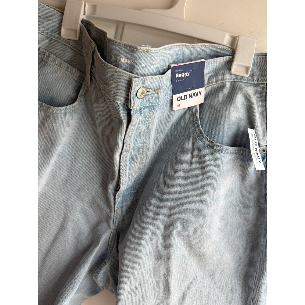 NEW Women's Mid-Rise Light Wash Baggy Cut-Off Jean 9" Bermuda Shorts Sz 16 - Picture 4 of 6
